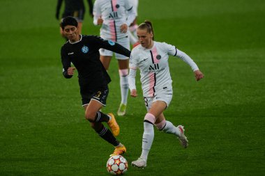 KHARKIV, UKRAINE 8 Aralık 2021 Jade Le Guilly. UEFA Kadınlar Ligi 'nin futbol maçı Zhilstroi-1 PSG' ye karşı.. 