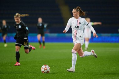 KHARKIV, UKRAINE 8 Aralık 2021 Jade Le Guilly. UEFA Kadınlar Ligi 'nin futbol maçı Zhilstroi-1 PSG' ye karşı.. 