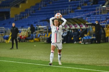 KHARKIV, UKRAINE 8 Aralık 2021 Jade Le Guilly. UEFA Kadınlar Ligi 'nin futbol maçı Zhilstroi-1 PSG' ye karşı.. 