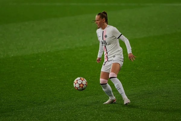 KHARKIV, UKRAINE 8 Aralık 2021 Jade Le Guilly. UEFA Kadınlar Ligi 'nin futbol maçı Zhilstroi-1 PSG' ye karşı.. 