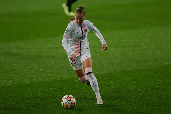 KHARKIV, UKRAINE 8 Aralık 2021 Jade Le Guilly. UEFA Kadınlar Ligi 'nin futbol maçı Zhilstroi-1 PSG' ye karşı.. 