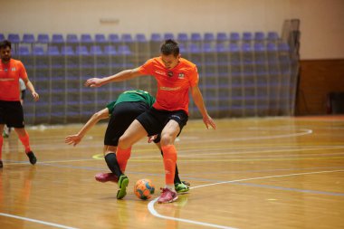 KHARKIV, UKRAINE - 11 Aralık 2021 Ukrayna ExtraLeague Viva Cup Monolit Donbass Energo Trading 'e karşı futsal maçı
