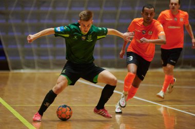 KHARKIV, UKRAINE - 11 Aralık 2021 Ukrayna ExtraLeague Viva Cup Monolit Donbass Energo Trading 'e karşı futsal maçı