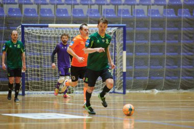 KHARKIV, UKRAINE - 11 Aralık 2021 Ukrayna ExtraLeague Viva Cup Monolit Donbass Energo Trading 'e karşı futsal maçı