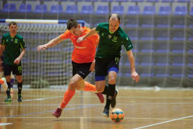KHARKIV, UKRAINE - 11 Aralık 2021 Ukrayna ExtraLeague Viva Cup Monolit Donbass Energo Trading 'e karşı futsal maçı