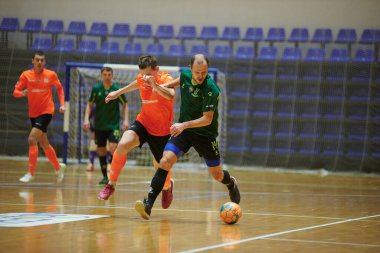 KHARKIV, UKRAINE - 11 Aralık 2021 Ukrayna ExtraLeague Viva Cup Monolit Donbass Energo Trading 'e karşı futsal maçı