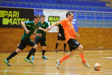 KHARKIV, UKRAINE - 11 Aralık 2021 Ukrayna ExtraLeague Viva Cup Monolit Donbass Energo Trading 'e karşı futsal maçı