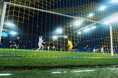 KHARKIV, UKRAINE - 8 Aralık 2021: UEFA Kadınlar Şampiyonlar Ligi Zhilstroi-1 - PSG maçının kapı görüntüsü. 