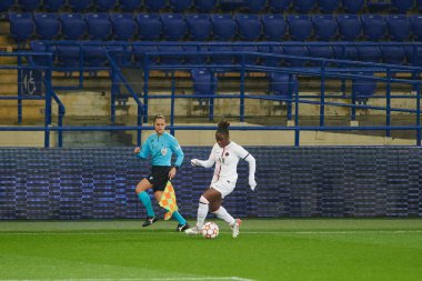 KHARKIV, UKRAINE 8 ARALIK 2021 Sandy Baltimore. UEFA Kadınlar Ligi 'nin futbol maçı Zhilstroi-1 PSG' ye karşı.. 