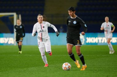KHARKIV, UKRAINE - 8 Aralık 2021: Ramona Bachmann. UEFA Kadınlar Ligi 'nin futbol maçı Zhilstroi-1 PSG' ye karşı.. 