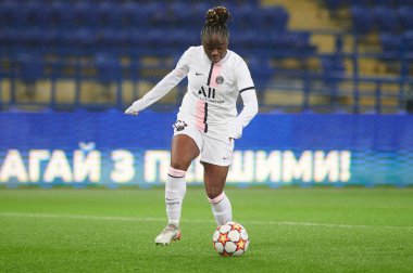 KHARKIV, UKRAINE 8 ARALIK 2021 Sandy Baltimore. UEFA Kadınlar Ligi 'nin futbol maçı Zhilstroi-1 PSG' ye karşı.. 