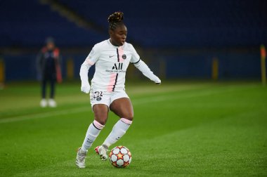 KHARKIV, UKRAINE 8 ARALIK 2021 Sandy Baltimore. UEFA Kadınlar Ligi 'nin futbol maçı Zhilstroi-1 PSG' ye karşı.. 