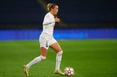 KHARKIV, UKRAINE - 8 Aralık 2021: Celin Bizet Ildhusey. UEFA Kadınlar Ligi 'nin futbol maçı Zhilstroi-1 PSG' ye karşı.. 