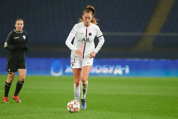 KHARKIV, UKRAINE - 8 Aralık 2021 Jordyn Huitema. UEFA Kadınlar Ligi 'nin futbol maçı Zhilstroi-1 PSG' ye karşı.. 