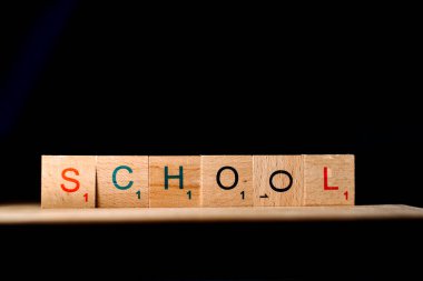 Kelime okulunda. Harfler ahşap. Alfabe. 