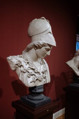 Dresden, Almanya - 19 Haziran 2021 Zwinger saray müzesinin içinde. Ustalar galerisi. Heykeller tüm dünyada bilinir..