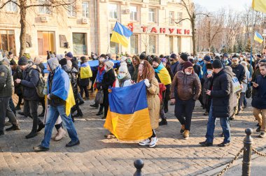 KHARKIV, UKRAINE - 5 Şubat 2022 Ukrayna için Mart. Rusya 'yla savaşa hayır. Milliyetçi örgütlerin üyeleri, Rusya-Ukrayna savaşının Ukraynalı gazileri, Doğu Ukrayna 'daki savaşta yaralanan gönüllüler