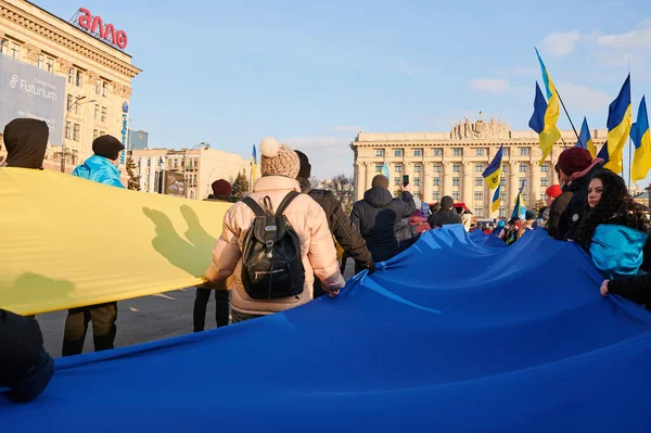 Kharkiv Ukraine 2022年2月5日閲覧 ウクライナの3月 ロシアとは戦争しない 民族主義組織のメンバー ロシア ウクライナ戦争のウクライナの退役軍人 Kで行進中に東部ウクライナで戦争で負傷したボランティア — ストック写真