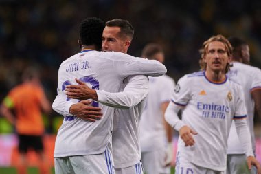 KYIV, UKRAINE - 19 Ekim 2021: Vinicius Junior, Luka Modriç, Lucas Vazquez, FC Shakhtar Donetsk - FC Real Madrid arasındaki UEFA Şampiyonlar Ligi maçında golü kutluyor