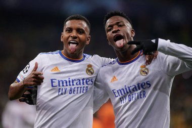 KYIV, UKRAINE - 19 Ekim 2021: Vinicius Junior, Rodrygo FC Shakhtar Donetsk ile FC Real Madrid arasındaki UEFA Şampiyonlar Ligi karşılaşmasında golü kutluyor