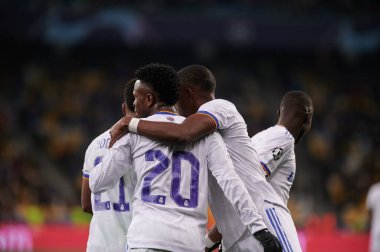 KYIV, UKRAINE - 19 Ekim 2021: Vinicius Junior, Rodrygo FC Shakhtar Donetsk ile FC Real Madrid arasındaki UEFA Şampiyonlar Ligi karşılaşmasında golü kutluyor