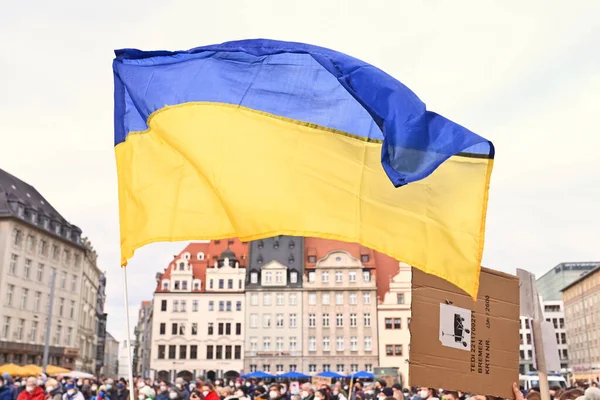 Германия Лейпзиг Марта 2022 Года Флаг Украины Маркте Прошла Демонстрация — стоковое фото