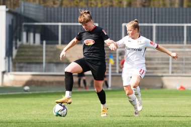 ALMANY, COLOGNE - 27 Mart 2022: FC COLOGNE FC Bayer 04 'e karşı Frauen Bundesliga maçı
