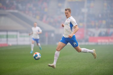 DUESSELDORF, ALMANY - 8 Nisan 2022 Svante Ingelsson. Futbol maçı Bundesliga 2 Fortuna - Hansa