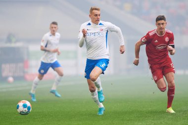 DUESSELDORF, ALMANY - 8 Nisan 2022: Futbol maçı Bundesliga 2 Fortuna - Hansa
