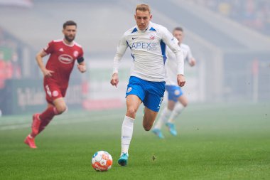 DÜKSELDORF, ALMANY - 8 Nisan 2022: Timo Becker. Futbol maçı Bundesliga 2 Fortuna - Hansa