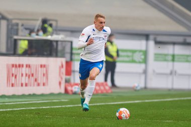 DÜKSELDORF, ALMANY - 8 Nisan 2022: Timo Becker. Futbol maçı Bundesliga 2 Fortuna - Hansa