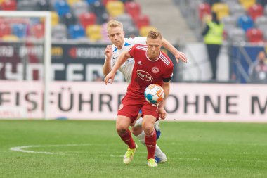 DUESSELDORF, Almanya - 8 Nisan 2022: Rouwen Hennings. Futbol maçı Bundesliga 2 Fortuna - Hansa