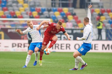 DUESSELDORF, Almanya - 8 Nisan 2022: Rouwen Hennings. Futbol maçı Bundesliga 2 Fortuna - Hansa