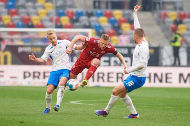 DUESSELDORF, Almanya - 8 Nisan 2022: Rouwen Hennings. Futbol maçı Bundesliga 2 Fortuna - Hansa