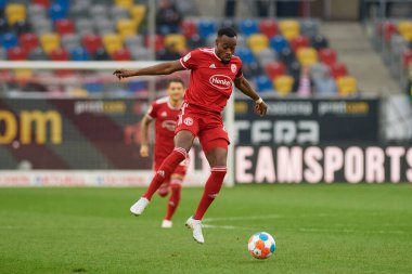 DUESSELDORF, ALMANY - 8 NİSAN 2022: Futbol maçı Bundesliga 2 Fortuna - Hansa