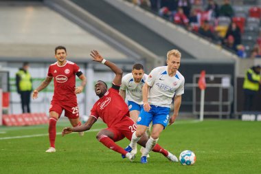 DUESSELDORF, ALMANY - 8 NİSAN 2022: Futbol maçı Bundesliga 2 Fortuna - Hansa