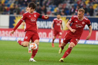 DUESSELDORF, ALMANY - 8 Nisan 2022: Ao Tanaka. Futbol maçı Bundesliga 2 Fortuna - Hansa