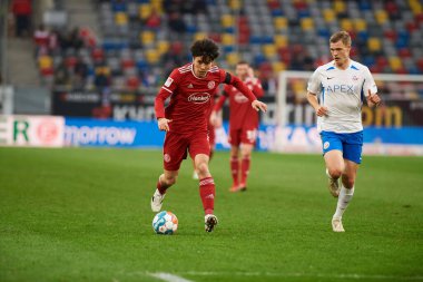 DUESSELDORF, ALMANY - 8 Nisan 2022: Ao Tanaka. Futbol maçı Bundesliga 2 Fortuna - Hansa