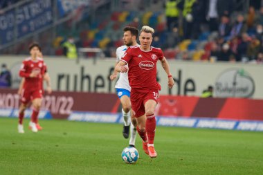 DÜKSELDORF, ALMANA - 8 NİSAN 2022: Futbol maçı Bundesliga 2 Fortuna - Hansa