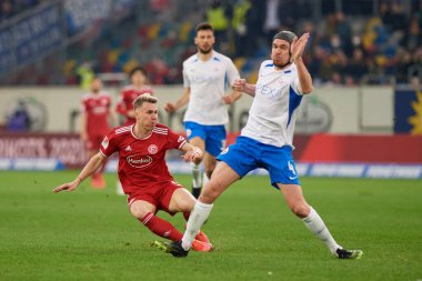 DÜKSELDORF, ALMANA - 8 NİSAN 2022: Futbol maçı Bundesliga 2 Fortuna - Hansa
