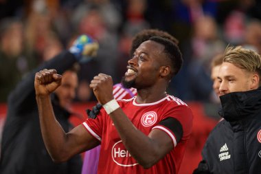 DUESSELDORF, ALMANY - 8 NİSAN 2022: Futbol maçı Bundesliga 2 Fortuna - Hansa