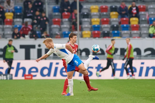 DUESSELDORF, ALMANY - 8 Nisan 2022: Futbol maçı Bundesliga 2 Fortuna - Hansa