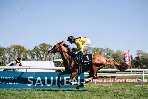 Germany Cologne April 2022 Horseracing Renntag Carl Jaspers Preis Під — стокове фото