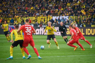 Almanya, DORTMUND - 2 Nisan 2022 Erling Haaland. Bundesliga Borussia Dortmund maçı Iduna Park 'ta RB Leipzig' e karşı.