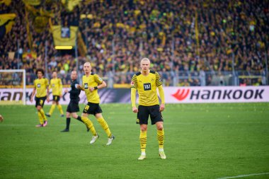 Almanya, DORTMUND - 2 Nisan 2022 Erling Haaland. Bundesliga Borussia Dortmund maçı Iduna Park 'ta RB Leipzig' e karşı.