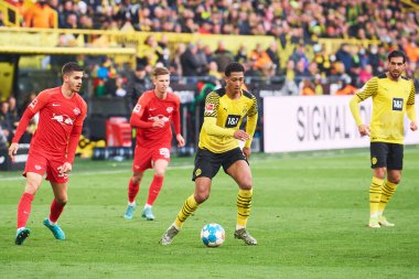 GERMANY, DORTMUND - 2 Nisan 2022 Jude Bellingham. Bundesliga Borussia Dortmund maçı Iduna Park 'ta RB Leipzig' e karşı.