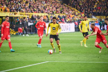 GERMANY, DORTMUND - 2 Nisan 2022 Jude Bellingham. Bundesliga Borussia Dortmund maçı Iduna Park 'ta RB Leipzig' e karşı.