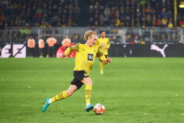 GERMANY, DORTMUND - 2 Nisan 2022 Julian Brandt. Bundesliga Borussia Dortmund maçı Iduna Park 'ta RB Leipzig' e karşı.