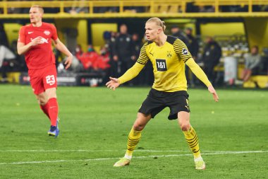 Almanya, DORTMUND - 2 Nisan 2022 Erling Haaland. Bundesliga Borussia Dortmund maçı Iduna Park 'ta RB Leipzig' e karşı.