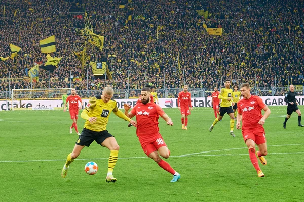 Almanya, DORTMUND - 2 Nisan 2022 Erling Haaland. Bundesliga Borussia Dortmund maçı Iduna Park 'ta RB Leipzig' e karşı.